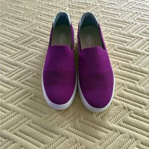 Dearfoams Women's Vibrant Purple Slip-On Sneakers